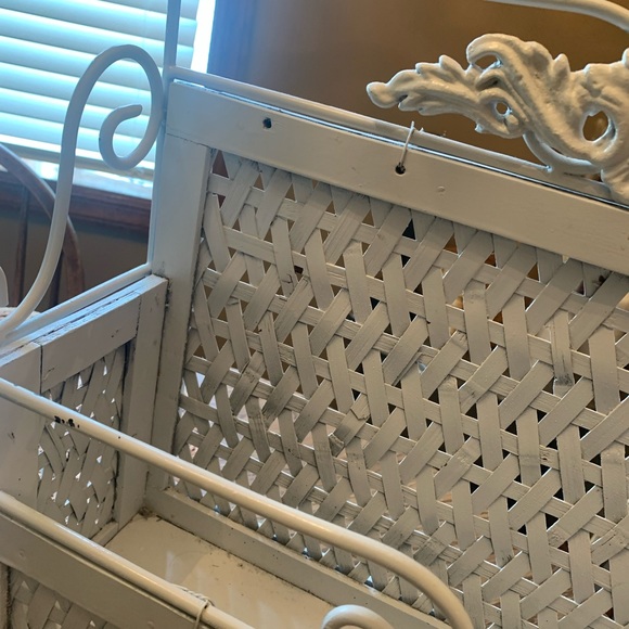 Metal / wood footed basket - - Picture 7 of 15